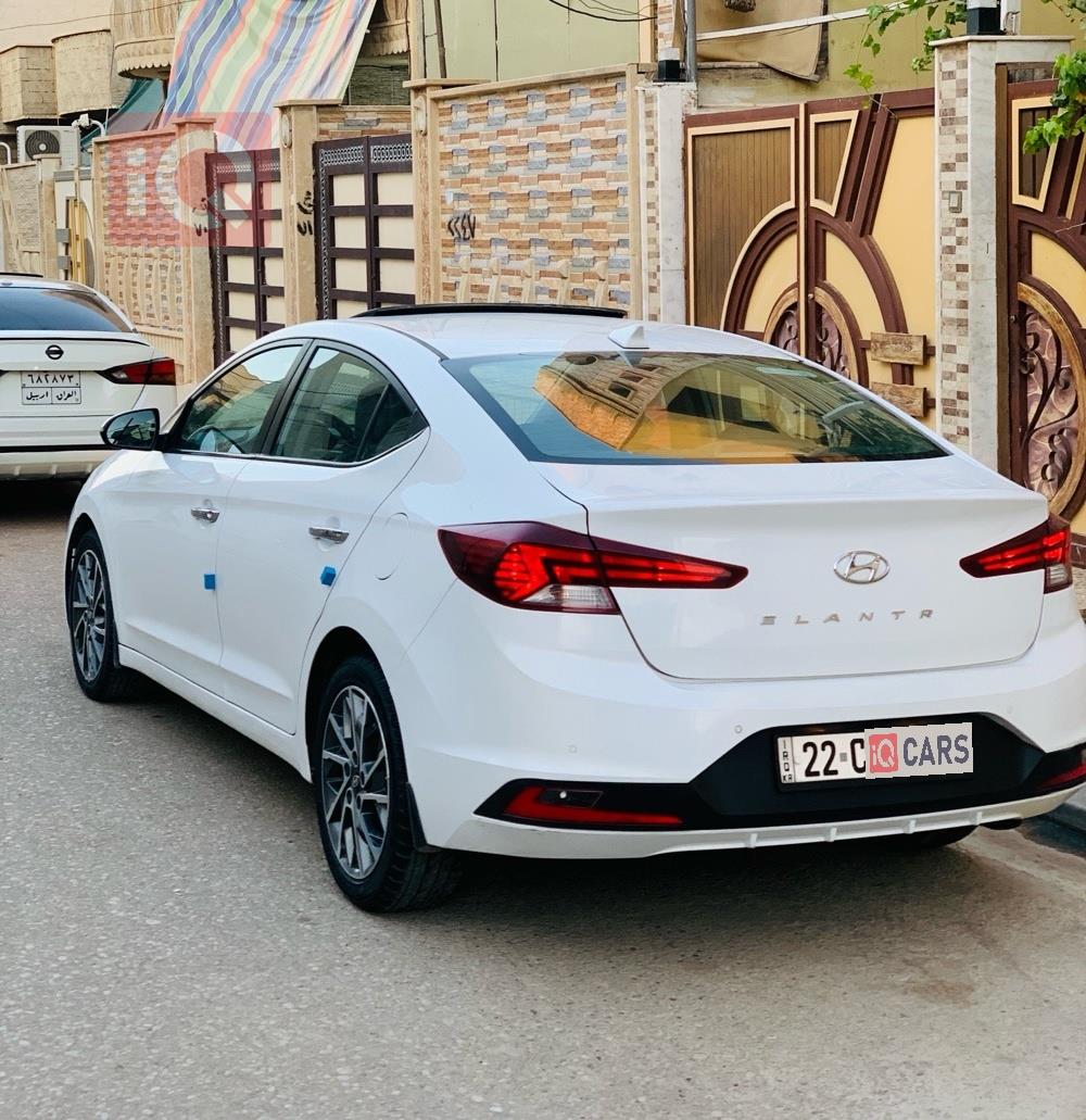 هیۆندای ئەلەنترا